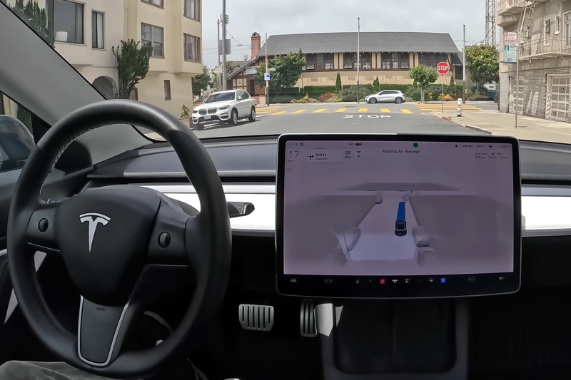 
«Автономне» водіння Tesla Full Self-Driving потребує втручання кожні 21 км, — незалежне тестування 