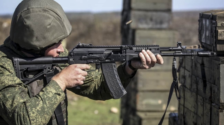 Британська розвідка: РФ продовжить змушувати призовників підписувати контракти для участі у війні 