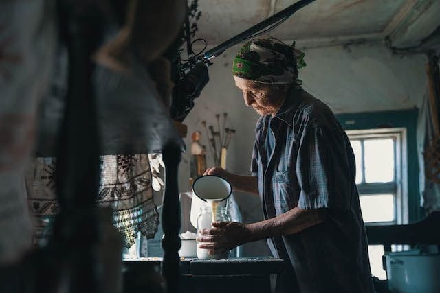 Сімдесятирічна блогерка зі Львова знялася у фільмі з Шоном Пенном