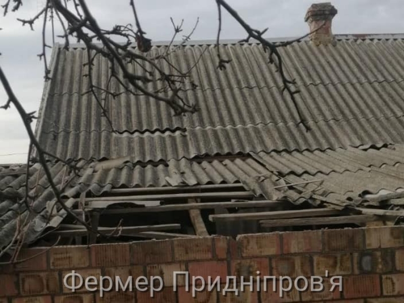 Вдень окупанти пошкодили у Нікопольщині гараж та електролінію