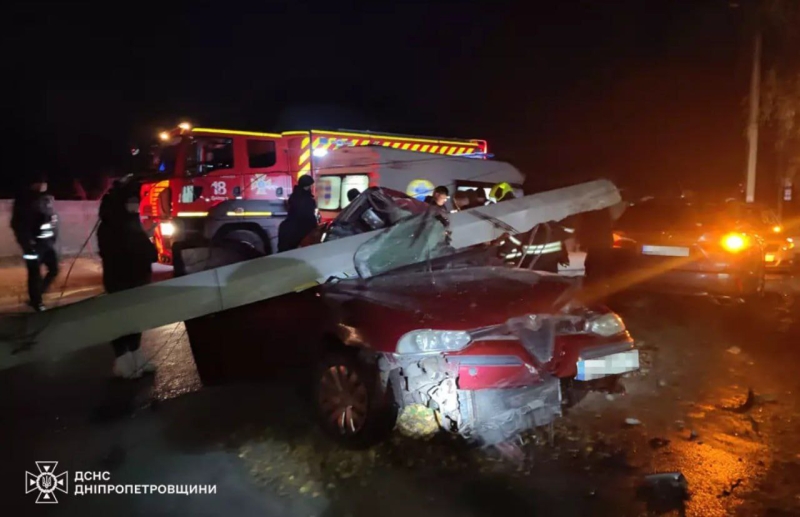 Жахлива ДТП на Старочумацькій: надзвичайники вирізали 28-річну водійку з авто