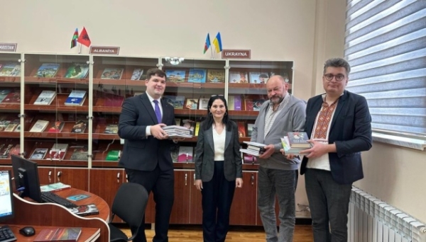 Українські книжки передали Національній бібліотеці Азербайджану