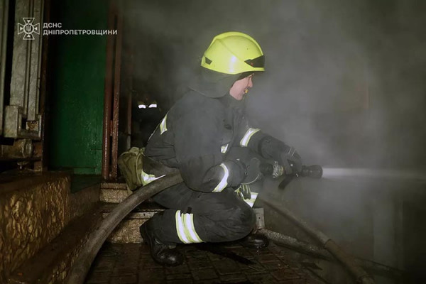 Під час масштабної пожежі у Дніпрі загинув чоловік