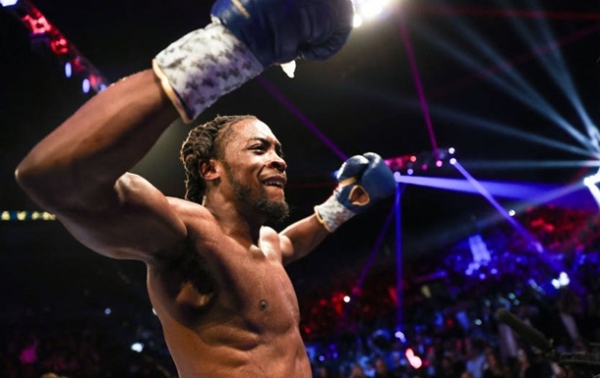 Кривдник Берінчика Девіс проведе чемпіонський бій у легкій вазі Кривдник Берінчика Девіс проведе чемпіонський бій у легкій вазі